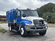 2013 International DuraStar 4300 Schwarze Industries Street Swee - Photo 2