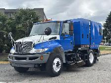 2013 International DuraStar 4300 Schwarze Industries Street Swee - Photo 4