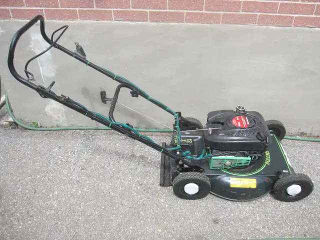 BOLENS GAS PUSH LAWN MOWER WITH ELECTRIC KEY START