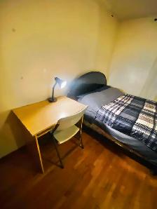 Room For Rent Close To Centennial College - Photo 2