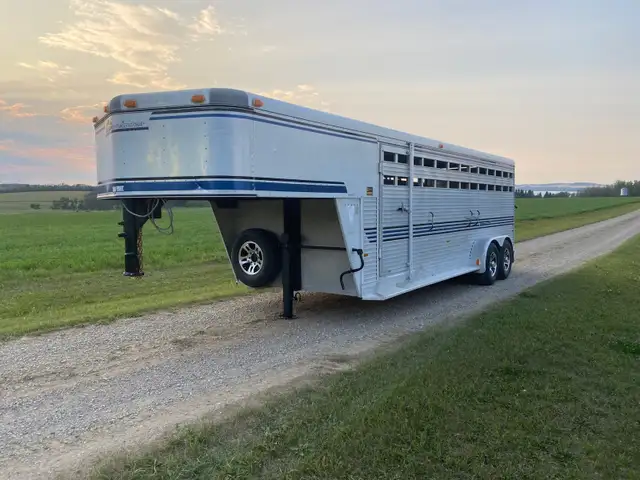 Stock trailer