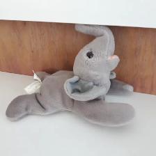 BEAU BÉBÉ ÉLÉPHANT NEUF GRIS TRÈS DOUX, 1 0'LONGx5'HAUT: $10.00