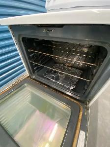 SLIGHTLY USED ELECTRIC STOVE - Photo 5
