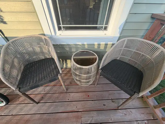 Outdoor table and chairs