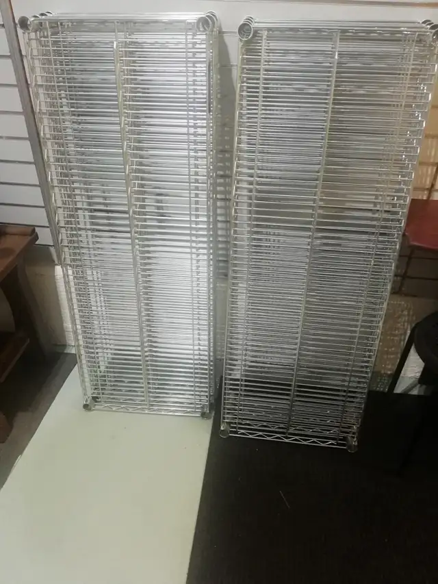 tablettes en metal chrome