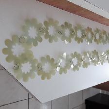 4 DÉCOS NEUVES BRILLANTES À FLEURS VERTES 7PIEDS LONG: $5.00CHAQ - Photo 3