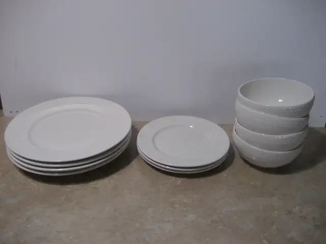 Misc box of dishes 12 pieces