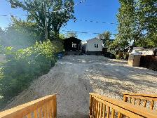 Modern 2 Bedroom 1 Bathroom Apartment - Photo 11