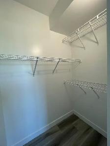 Modern 2 Bedroom 1 Bathroom Apartment - Photo 16