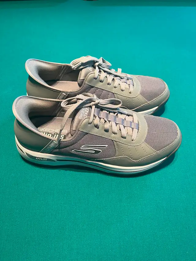 Men’s Golf Shoes - Size 11