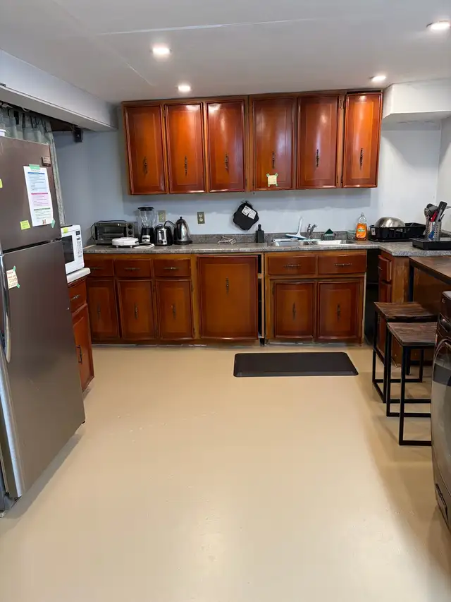 girls student rental ( McMaster/Mohawk)