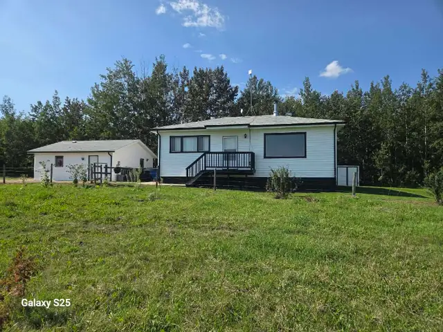 Acreage for sale! 2 Bed, 1 Bath - 25 mins to Sherwood Park