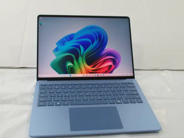 MS Surface Laptop Snapdragon X Elite 13' 16gb ram 512ssd Win 11