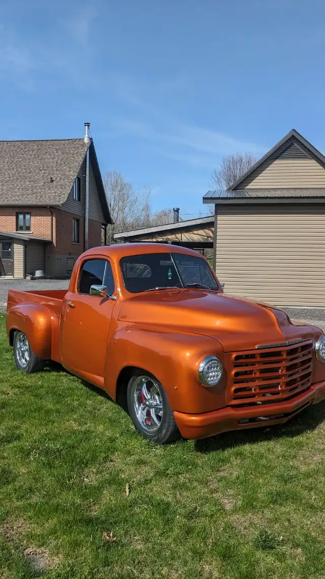 PICK-UP ANTIQUE 1953 STUDBAKER RESTOMOD. AUTOMATIQUE. CAMION