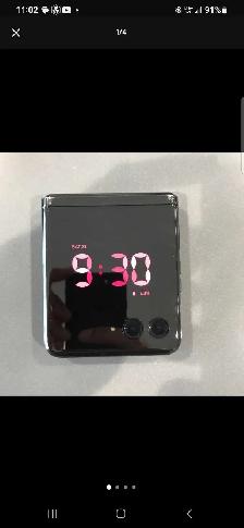 MOTOROLA RAZER PLUS 2024 PHONE BIG SCREEN CRACKED