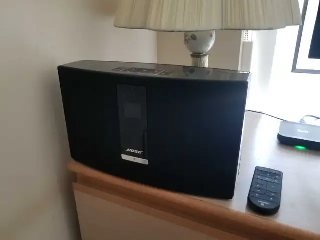 Bose SoundTouch 20 Wireless Bluetooth Speaker with remote