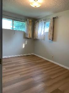 BRIGHT & BEAUTIFUL 4-Bed 2-Bath Home w/ Double Garage & Basement - Photo 5