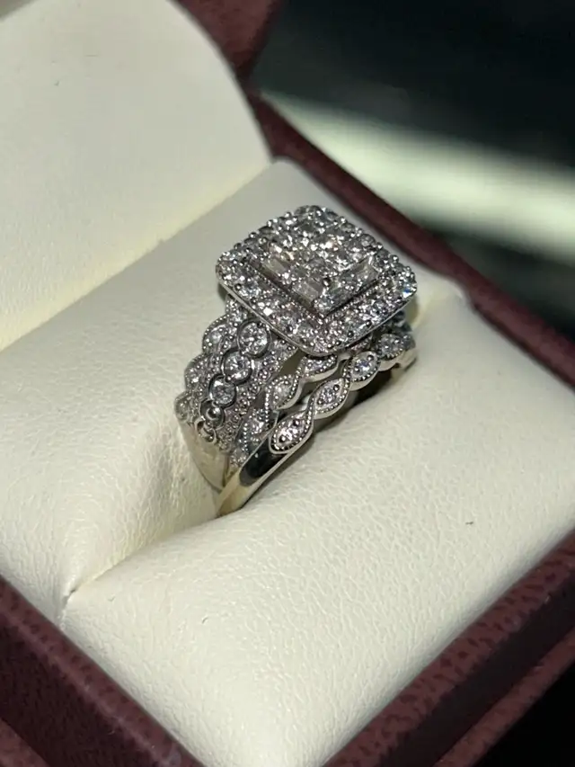 14k Princess-Cut Multi-Diamond Cushion Frame Scalloped
