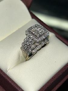 14k Princess-Cut Multi-Diamond Cushion Frame Scalloped