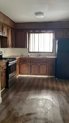 3 Bedroom Duplex Main Floor NE - Photo 4