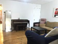 Master bedroom (Bloor/Dufferin) in 4 bed shared house - Photo 7