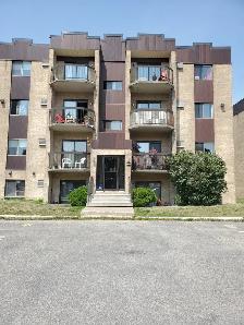 Condo 4 1/2 disponible immediatement à Chomedey-Laval