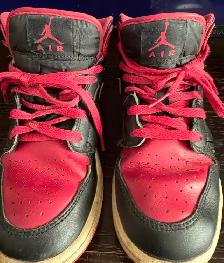 Jordan 1 Mid GS 5Y 'Bred/Gym Red' - Size 5Y - Worn