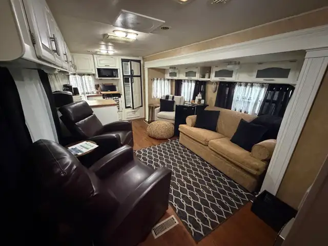 2007 Cardinal Trailer by Forest River - 31 ft