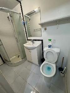 Room with private washroom York University village $750 - Photo 4