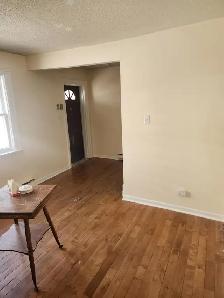 2 bedroms house, all included Sept 1, Mt. Pleasant and Eglinton