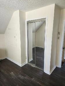 2 bedroms house, all included Sept 1, Mt. Pleasant and Eglinton - Photo 7