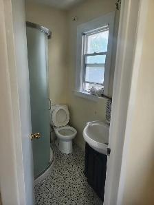 2 bedroms house, all included Sept 1, Mt. Pleasant and Eglinton - Photo 9