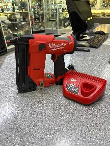 Milwaukee 2541 18 GA Compact Brad Nailer Fuel Brushless M12