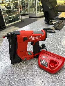 Milwaukee 2541 18 GA Compact Brad Nailer Fuel Brushless M12 - Photo 2