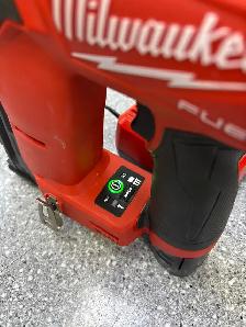 Milwaukee 2541 18 GA Compact Brad Nailer Fuel Brushless M12 - Photo 4