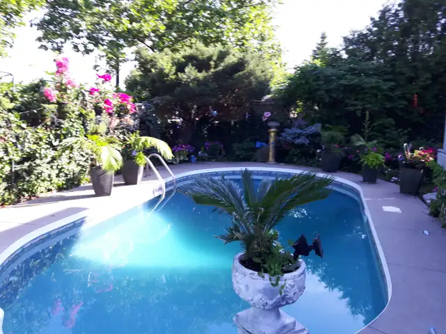 queensize  room  quiet and private  3000 sq  foot home