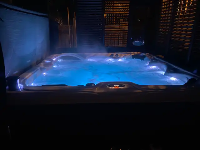 Door Crasher Sale! New 6 Person Spas- 54 Jets - Free Delivery BN
