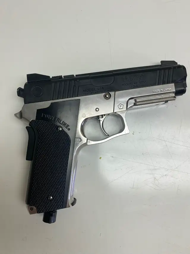 Daisy Model 93A , CO2 BB , like new .