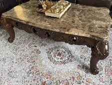 Ensemble de 3 tables de salon vintage en marbre et bois sculpté