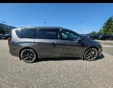 2023 Chrysler Pacifica Touring L - Photo 4