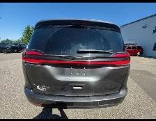 2023 Chrysler Pacifica Touring L - Photo 5