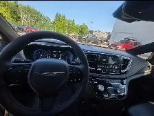 2023 Chrysler Pacifica Touring L - Photo 6