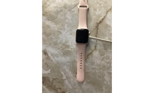 Apple Watch SE 2023 40mm (PRICE NEGOTIABLE!)