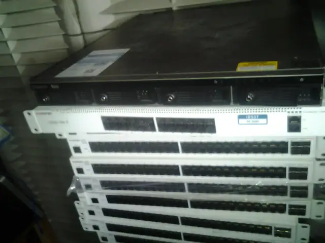 plus de 2000 cisco router hp switch fortinet 200   apc ups bat