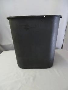 2 CORBEILLES/BACS/POUBELLES PLASTIC EPAIS SOLIDE TB ETAT