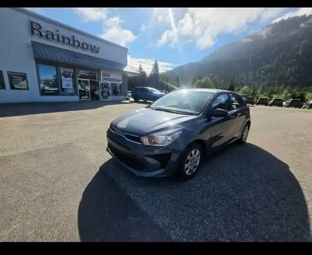 2022 Kia Rio 5-Door LX