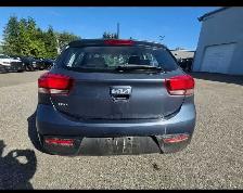 2022 Kia Rio 5-Door LX - Photo 5