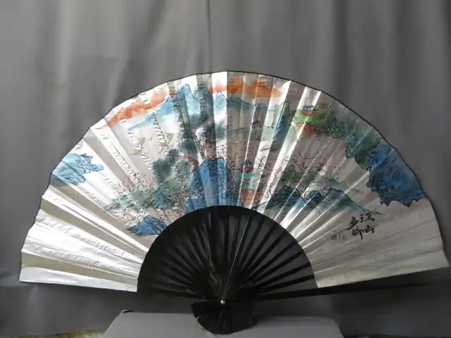 GR EVENTAILLE MURAL ASIATIQUE JAMAIS INSTALLE