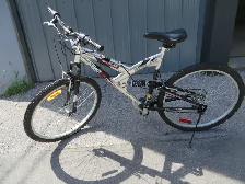 VELO MONTAGNE POWER LITE OUTCAST 21 VITESSES COMME NEUF ET ACC - Photo 3