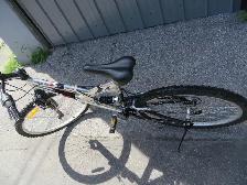 VELO MONTAGNE POWER LITE OUTCAST 21 VITESSES COMME NEUF ET ACC - Photo 4